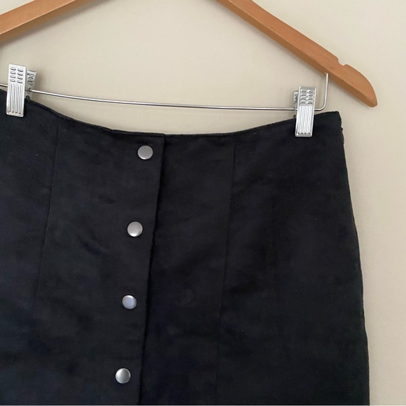 GAP Black Suede Button Mini Skirt - Picture 3 of 10